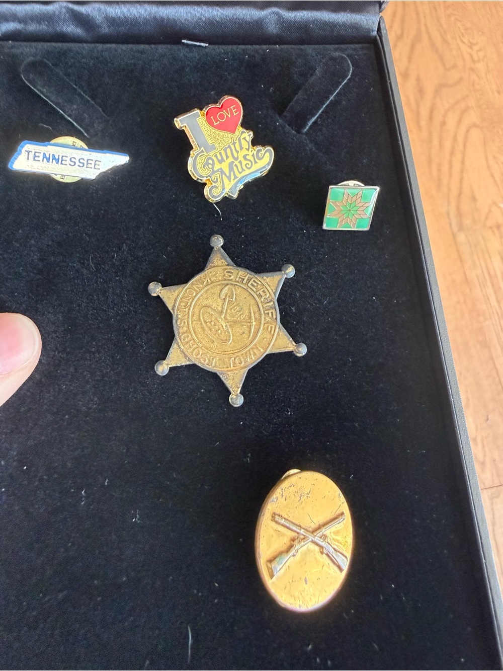 Bundle of cool vintage country western themed pins